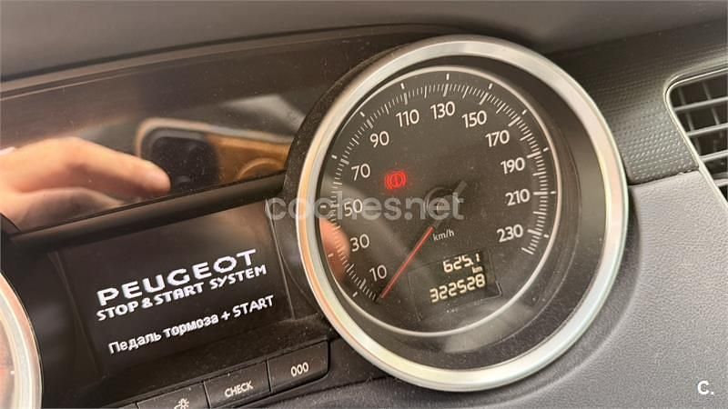 Usado Peugeot 508 SW Allure 180 CV (132 kW) 2015 Negro Familiar