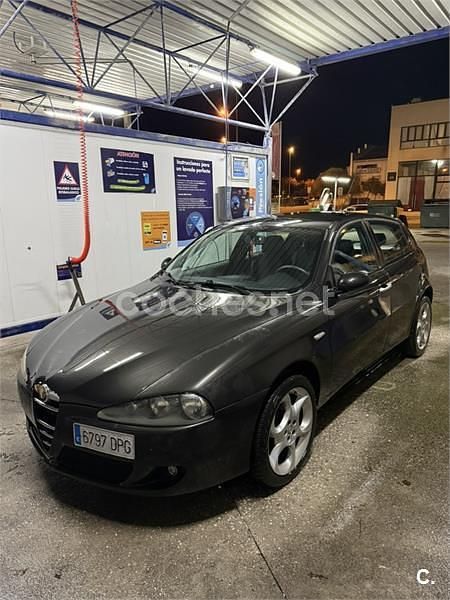 Negro Usado 2005 Alfa Romeo 147 Impression Utilitario | 2650 € - Imagen 1/4