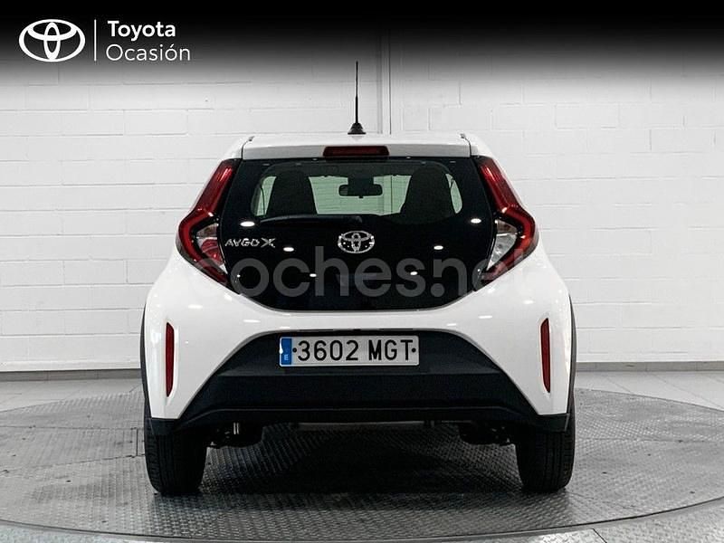 Usado Toyota Aygo X Play 72 CV (52 kW) 2023 Blanco SUV