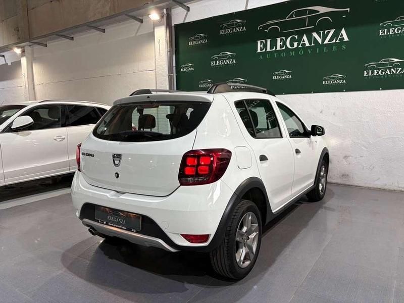 Usado Dacia Sandero Lauréate 90 CV (66 kW) 2017 Blanco Utilitario