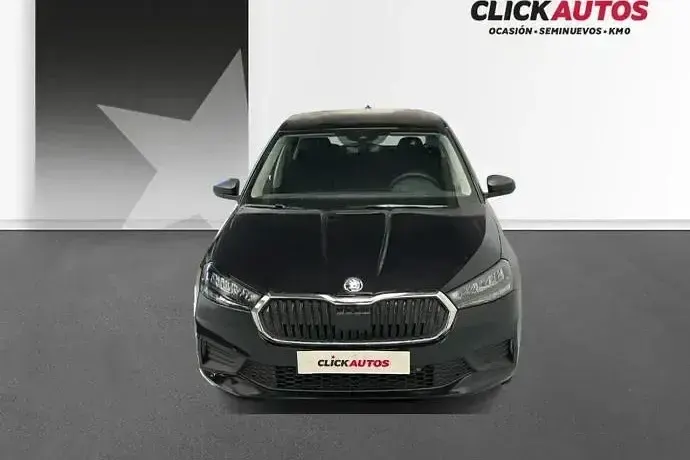 Usado Skoda Fabia Essence 80 CV (58 kW) 2025 Plata Utilitario