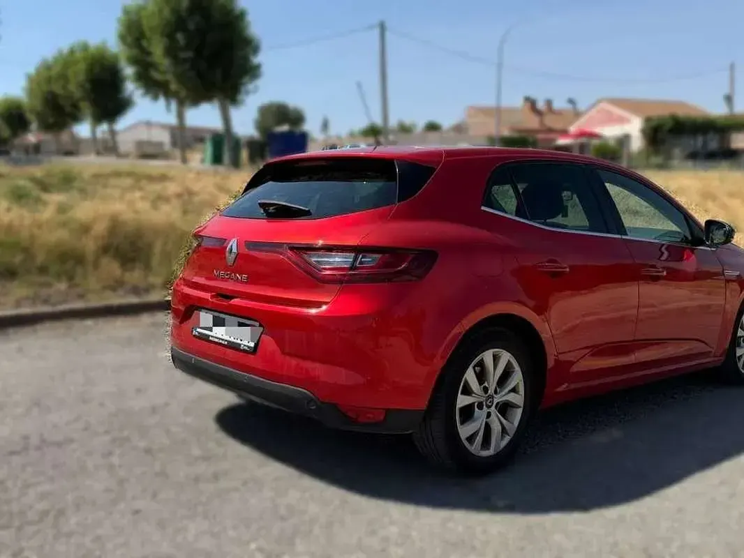 Usado Renault Mégane IV LIMITED 110 CV (80 kW) 2018 Rojo Utilitario