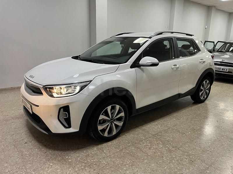 Blanco Usado 2023 Kia Stonic Style SUV | 17.900 € (Un poco caro) - Imagen 1/4