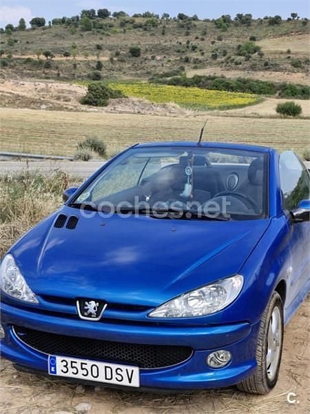 Usado Peugeot 206 CC 110 CV (80 kW) 2005 Azul Descapotable