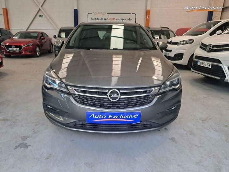 Usado Opel Astra Dynamic 110 CV (80 kW) 2018 Gris / plata Berlina