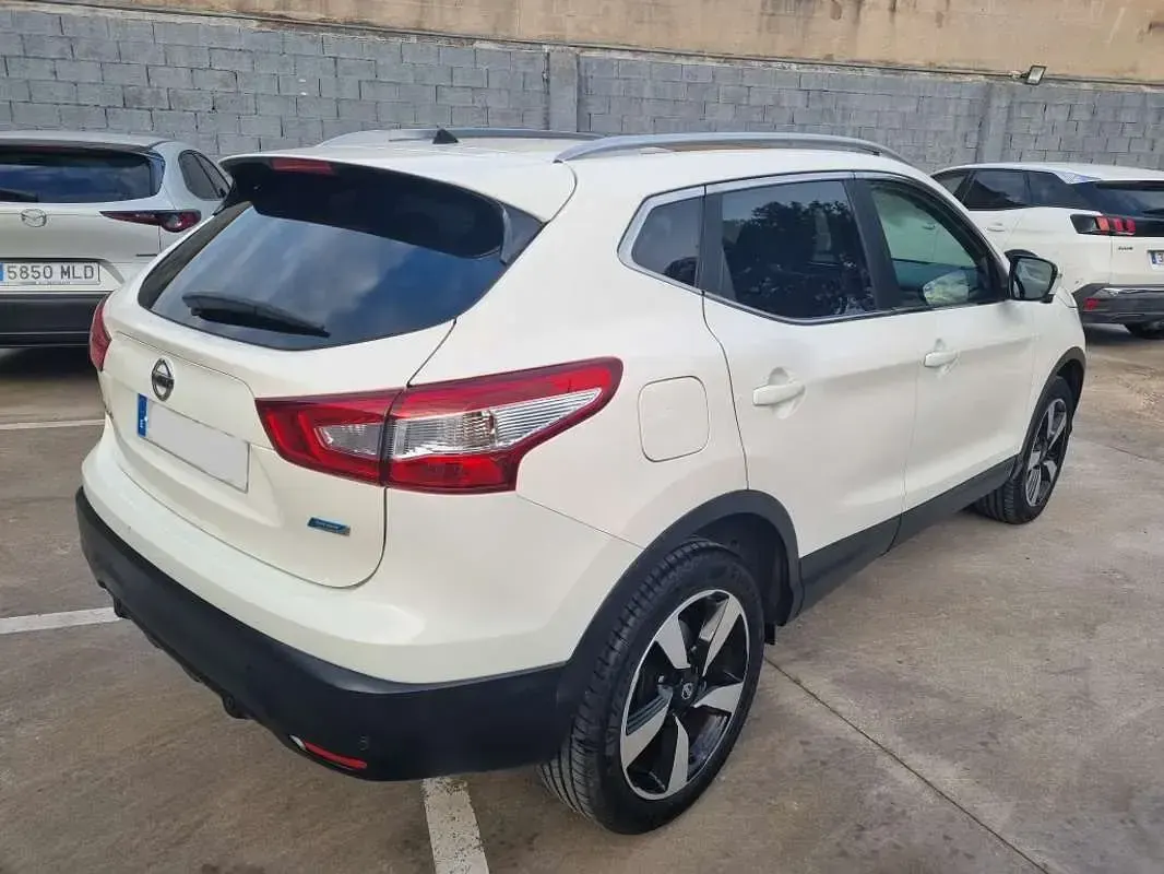 Usado Nissan Qashqai N-Connecta 110 CV (80 kW) 2016 Blanco SUV