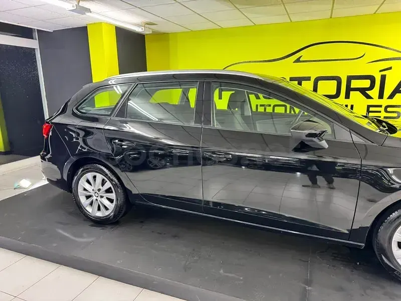 Usado Seat Leon Style 115 CV (84 kW) 2018 Negro Berlina