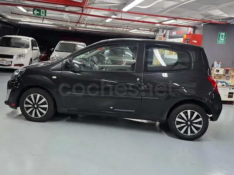 Usado Renault Twingo Dynamique 65 CV (47 kW) 2008 Negro Utilitario