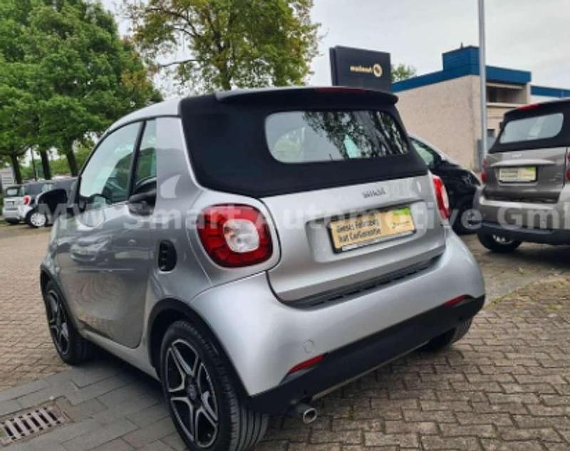 Usado Smart ForTwo Cabrio Passion 90 CV (66 kW) 2017 Plateado Descapotable