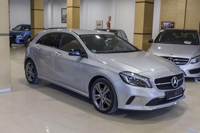 Usado Mercedes A200 136 CV (100 kW) 2018 Gris Utilitario