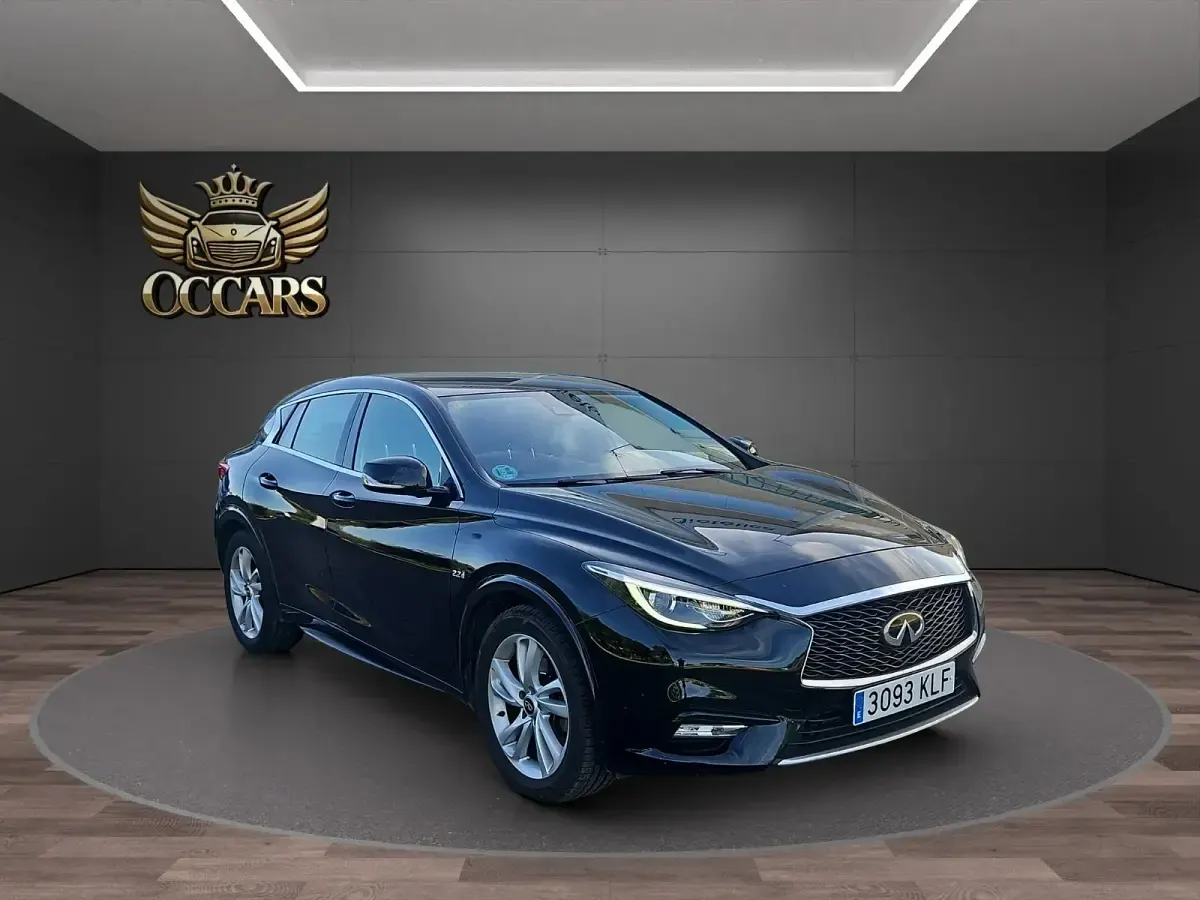 Usado Infiniti Q30 Premium 170 CV (125 kW) 2018 Negro