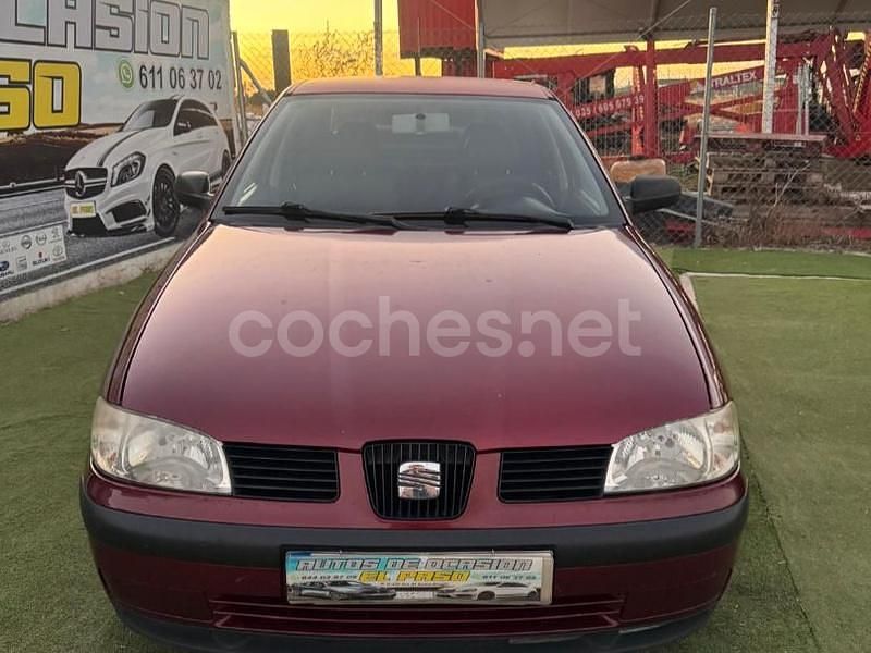 Usado Seat Cordoba Stella 68 CV (50 kW) 2001 Granate Berlina