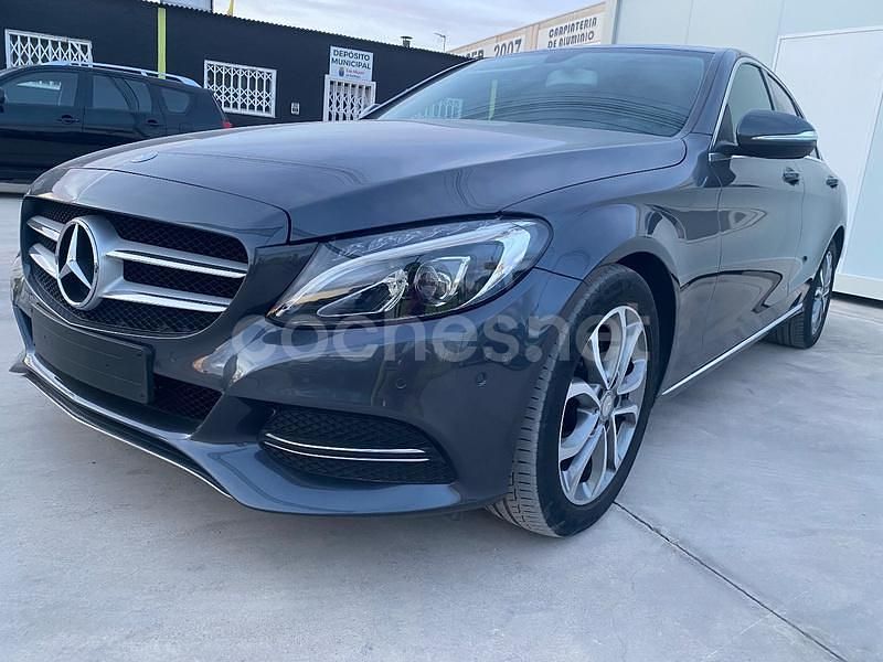 Usado Mercedes C220 Avantgarde 170 CV (125 kW) 2015 Gris / plata Berlina