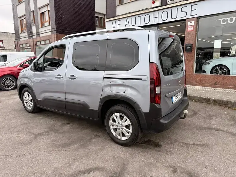 Usado Peugeot Rifter Active 100 CV (73 kW) 2019 Gris / plata Monovolumen