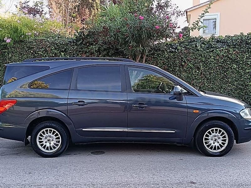 Usado SsangYong Rodius Limited 165 CV (121 kW) 2010 Gris / plata Monovolumen