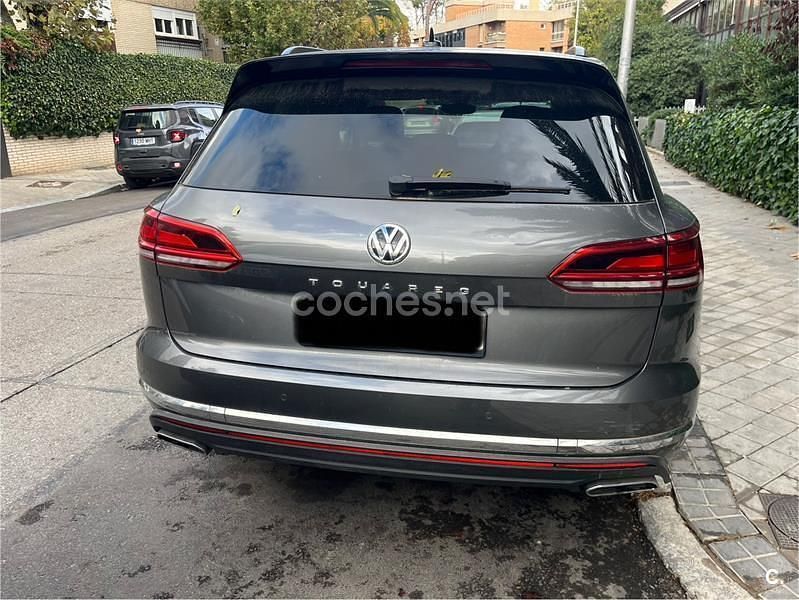 Usado VW Touareg 231 CV (169 kW) 2020 Gris / plata SUV