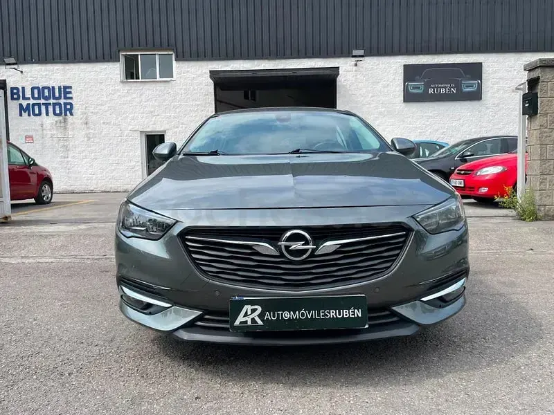 Usado Opel Insignia Innovation 136 CV (100 kW) 2019 Negro Familiar