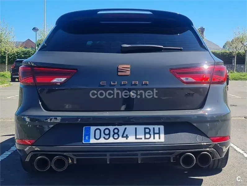 Usado Seat Leon ST 4Drive 300 CV (220 kW) 2019 Gris / plata Familiar