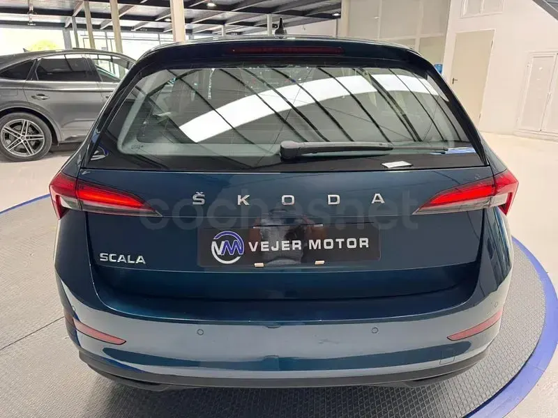 Usado Skoda Scala Ambition 95 CV (69 kW) 2021 Azul Utilitario