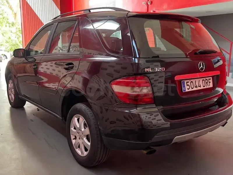 Usado Mercedes ML320 224 CV (164 kW) 2005 Negro SUV