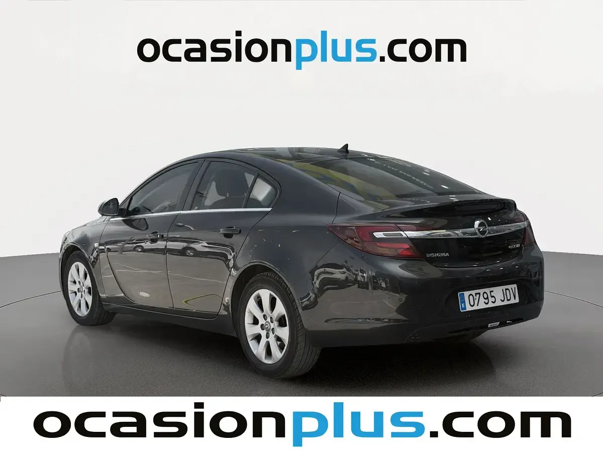 Usado Opel Insignia Selective 140 CV (102 kW) 2015 Negro Berlina