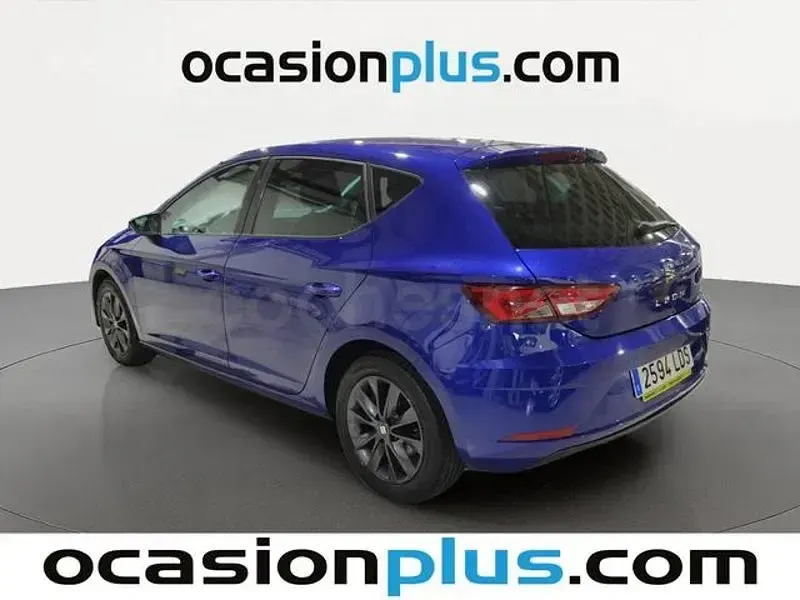 Usado Seat Leon Style 130 CV (95 kW) 2020 Azul Berlina