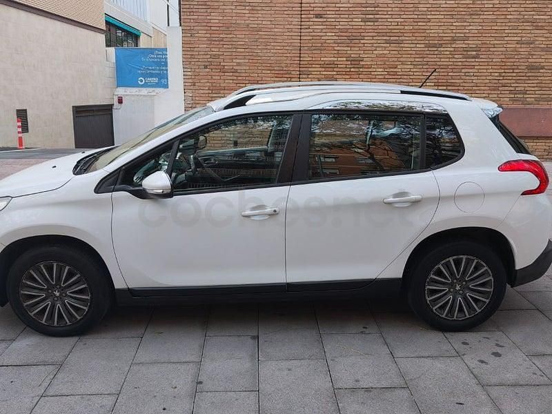 Usado Peugeot 2008 Active 100 CV (73 kW) 2015 Blanco SUV