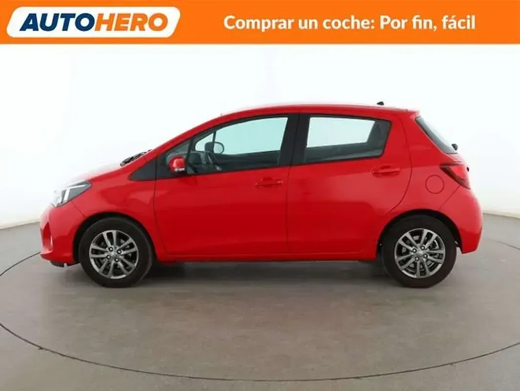 Usado Toyota Yaris Live 71 CV (52 kW) 2016 Rojo Berlina