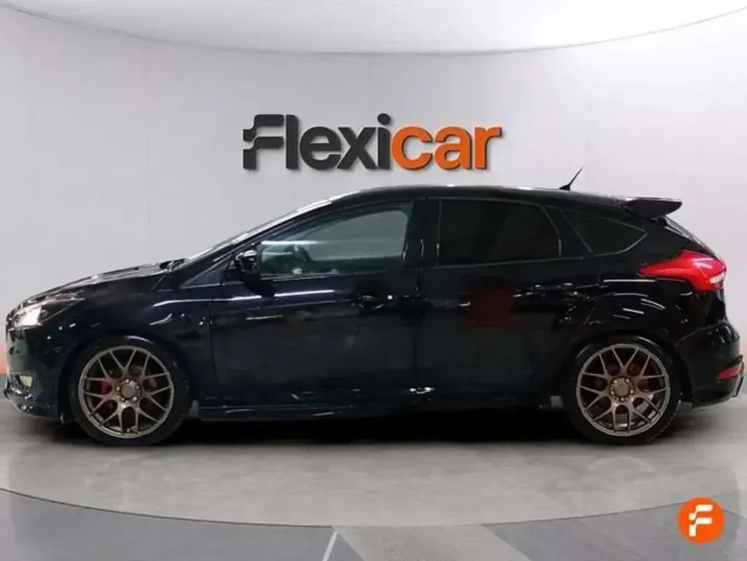 Käytetty Ford Focus ST-Line 125 HP (91 kW) 2016 Musta Viistoperä