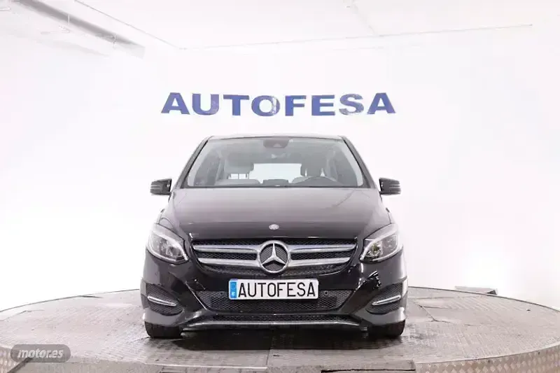 Usado Mercedes B180 109 CV (80 kW) 2016 Negro Utilitario
