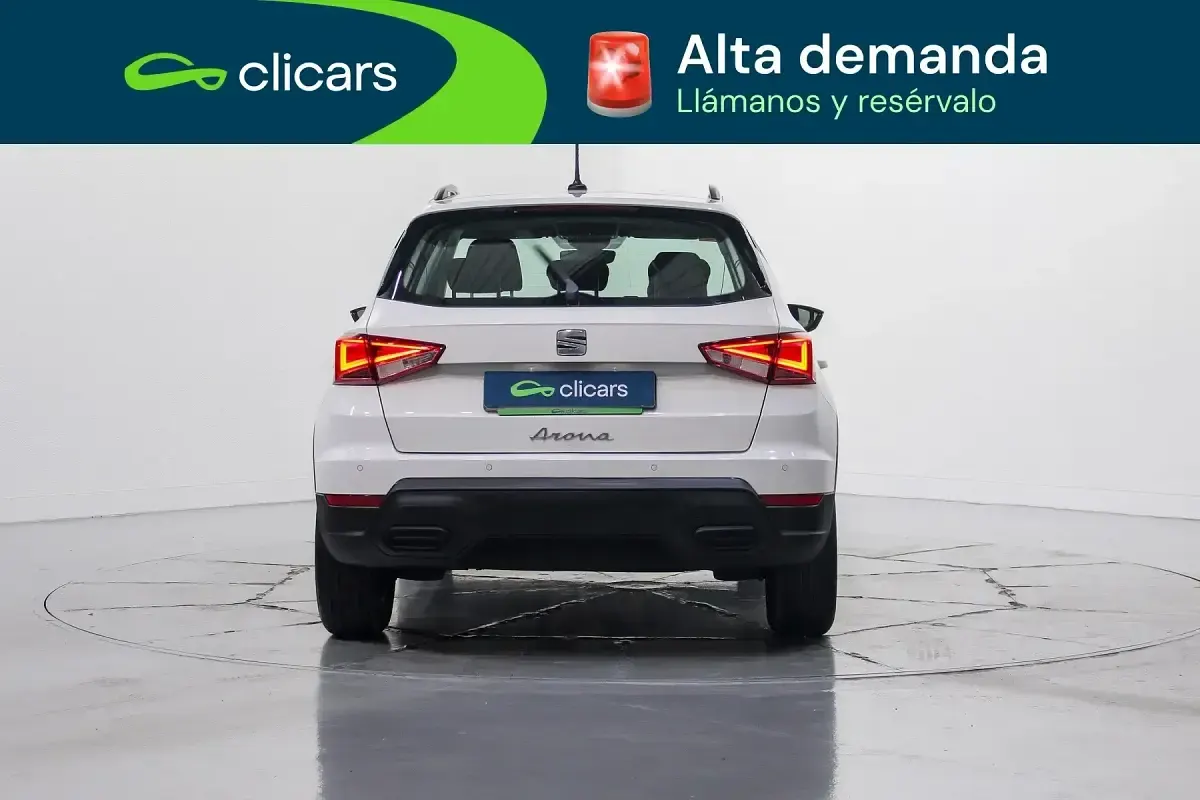 Usado Seat Arona Style 110 CV (80 kW) 2021 Blanco SUV