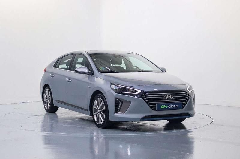 Usado Hyundai Ioniq Style 105 CV (77 kW) 2017 Plateado Utilitario