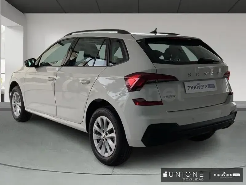 Usado Skoda Kamiq Essence 115 CV (84 kW) 2025 Blanco SUV