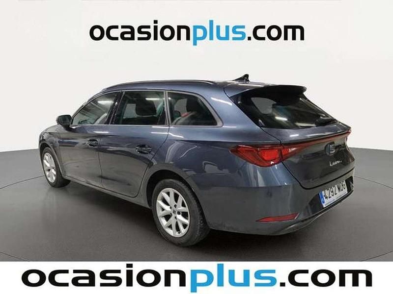 Usado Seat Leon ST Style 110 CV (80 kW) 2023 Gris Familiar
