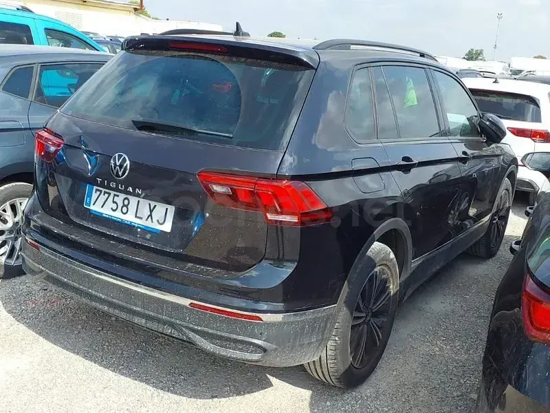 Usado VW Tiguan Life 150 CV (110 kW) 2022 Negro SUV