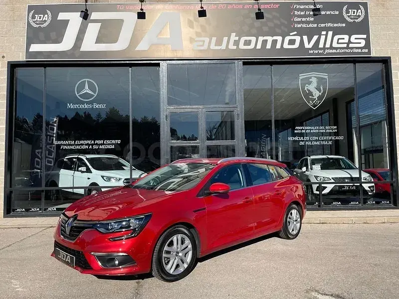 Usado Renault Mégane GrandTour Business 115 CV (84 kW) 2020 Granate Familiar