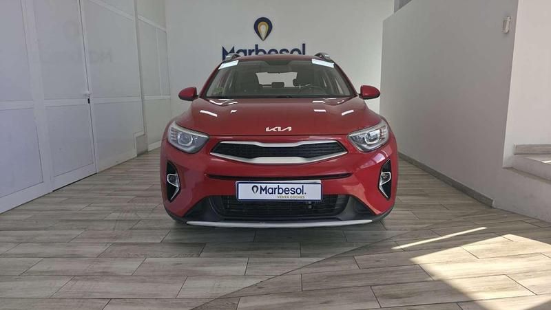 Usado Kia Stonic 101 CV (74 kW) 2022 Burdeos SUV