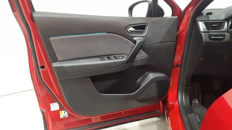 Usado Renault Captur Techno 140 CV (102 kW) 2024 Rojo SUV