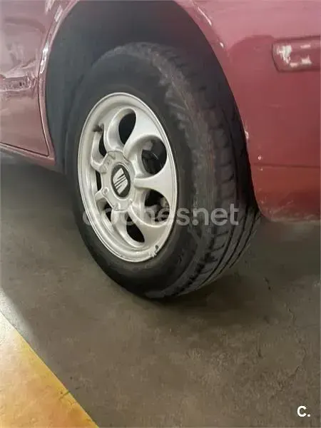 Usado Seat Leon Sport 110 CV (80 kW) 2001 Rojo Utilitario