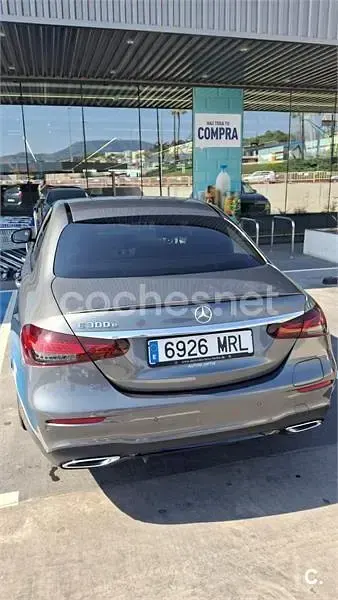 Usado Mercedes E300 258 CV (189 kW) 2022 Gris / plata Berlina
