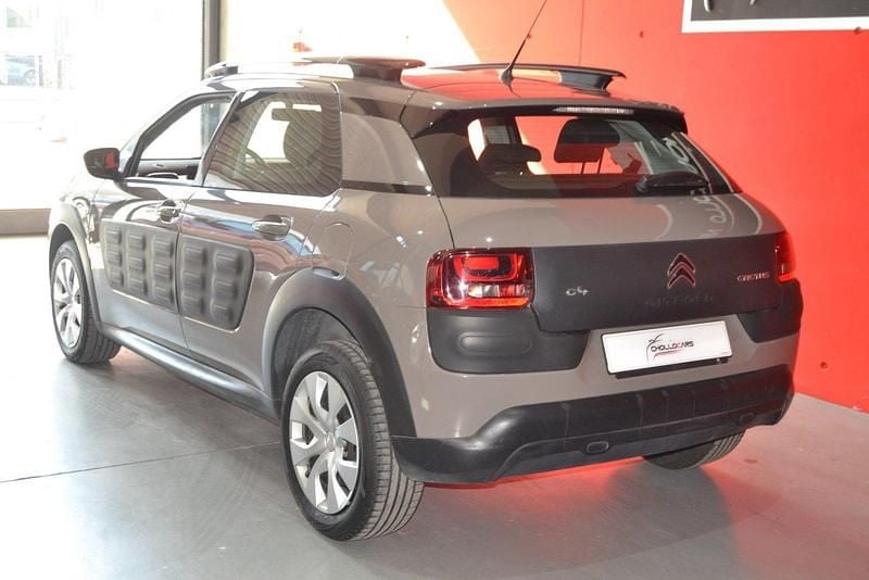 Usado Citroën C4 Cactus PureTech 82 CV (60 kW) 2017 Gris / plata Utilitario