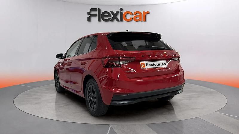 Usado Skoda Fabia Selection 80 CV (58 kW) 2024 Rojo Utilitario