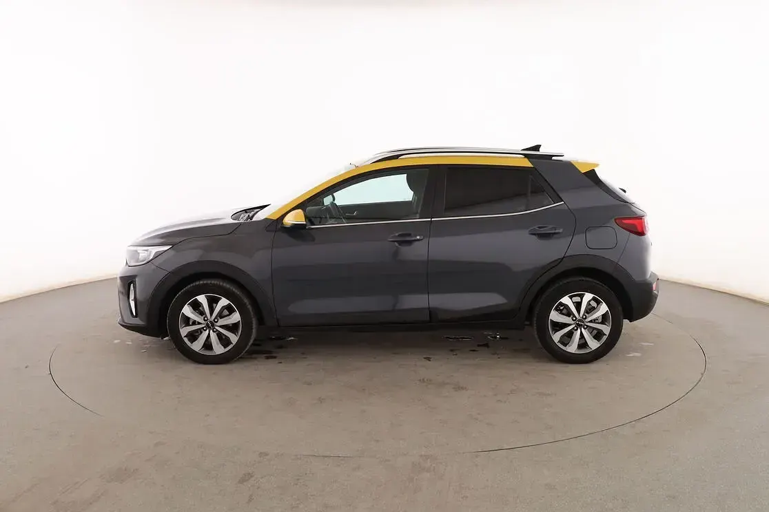Usado Kia Stonic Gold 120 CV (88 kW) 2022 Gris SUV