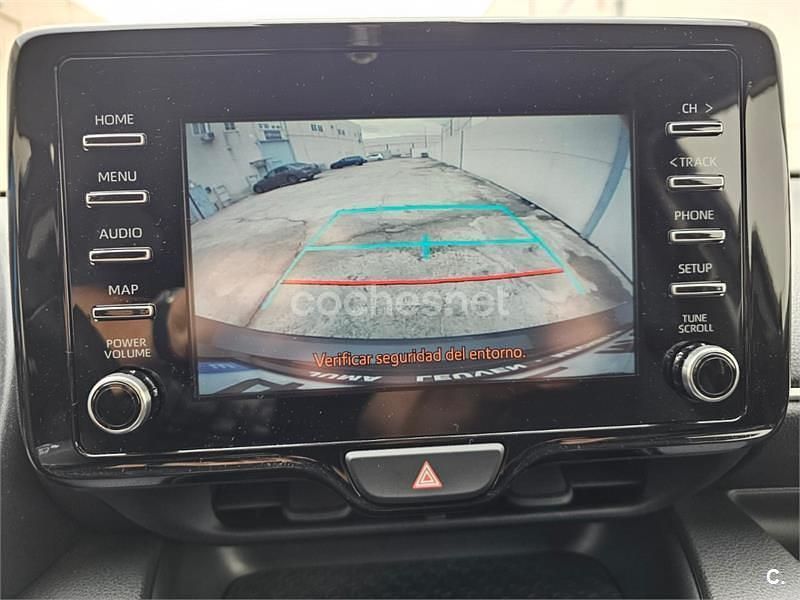 Usado Toyota Yaris Hybrid Style 116 CV (85 kW) 2021 Gris / plata Berlina