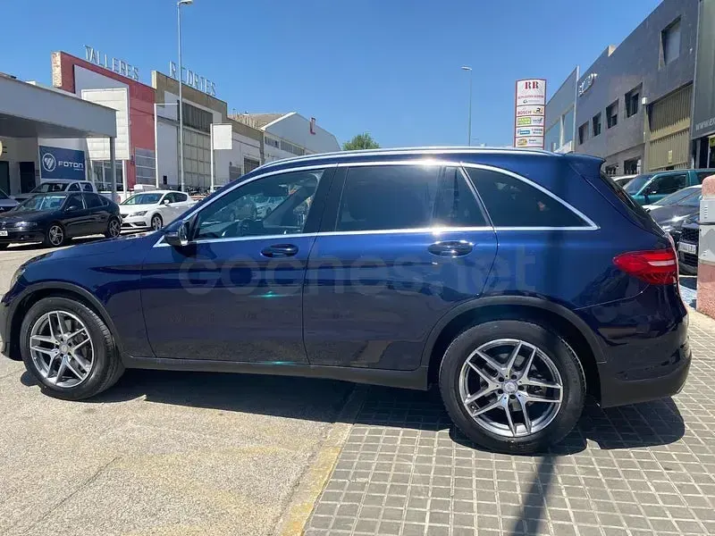 Usado Mercedes GLC220 AMG line 170 CV (125 kW) 2016 Azul SUV