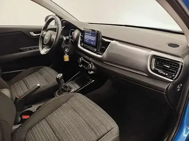 Usado Kia Stonic 100 CV (73 kW) 2025 Azul SUV