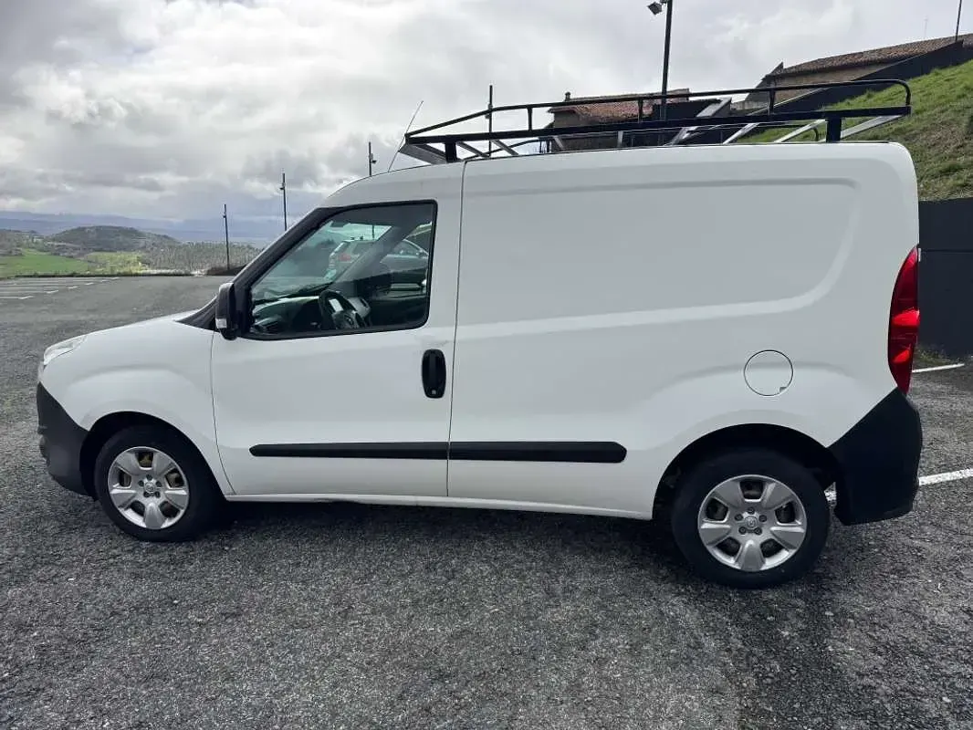 Usado Opel Combo 95 CV (69 kW) 2018 Blanco Monovolumen