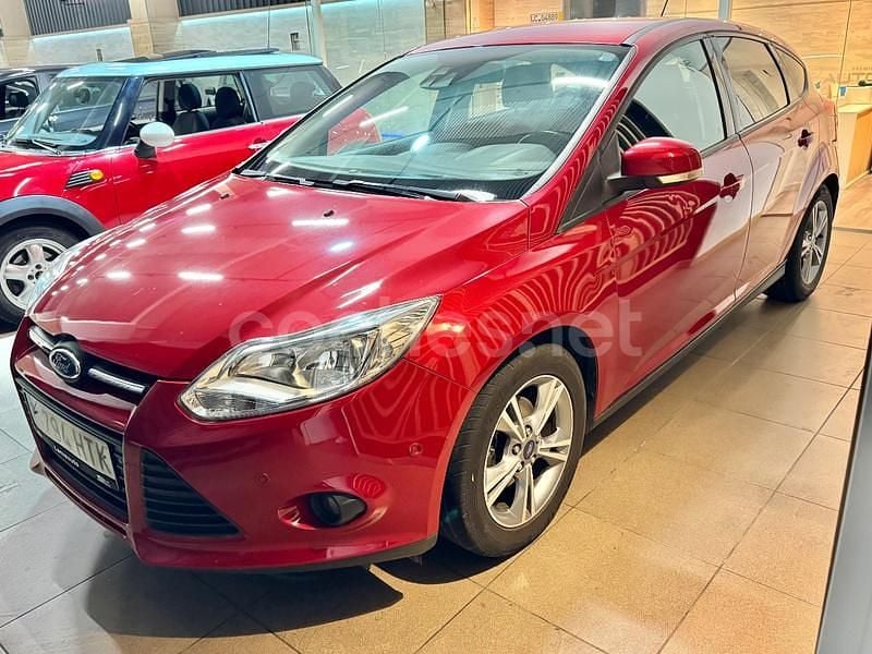 Rojo Usado 2013 Ford Focus Titanium Berlina | 7990 € (Un poco caro) - Imagen 1/4