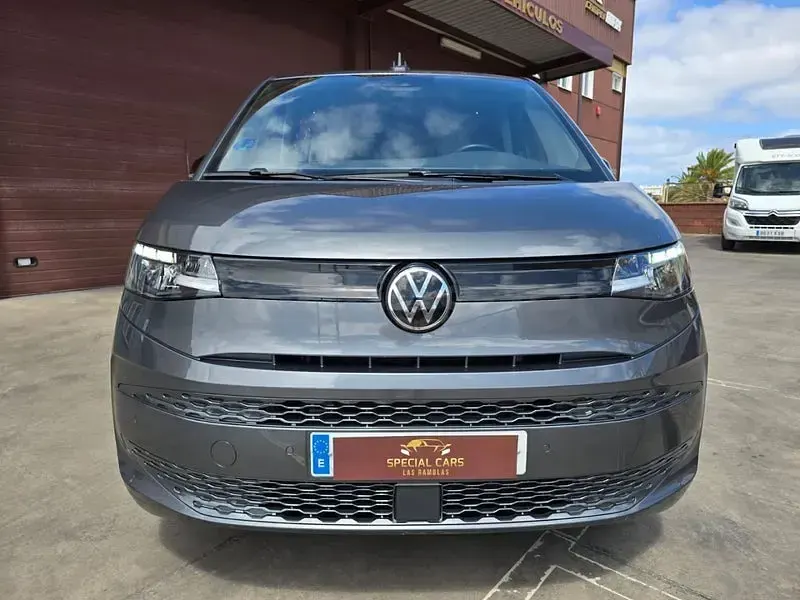Usado VW Multivan 245 CV (180 kW) 2025 Gris / plata Monovolumen
