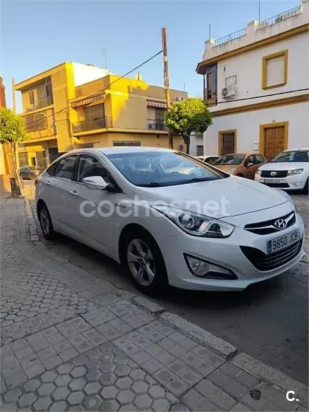 Usado Hyundai i40 115 CV (84 kW) 2015 Blanco Berlina